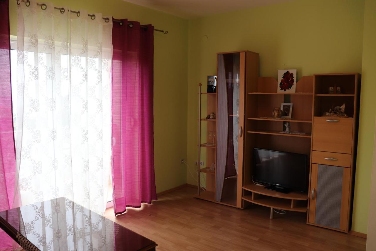 Apartments Vesna Banjol エクステリア 写真